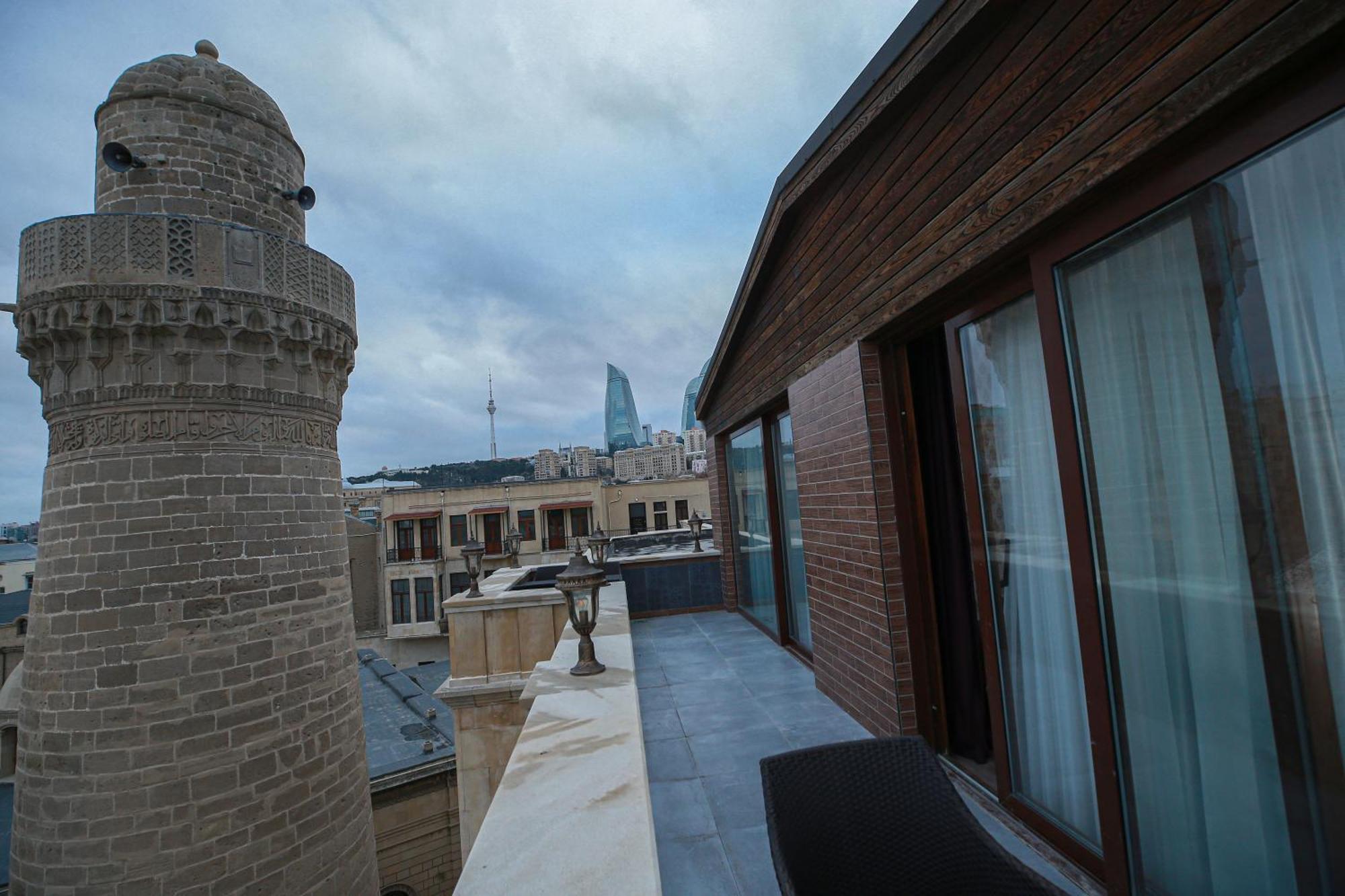 West Inn Hotel & Restaurant Nz Baku Exterior photo